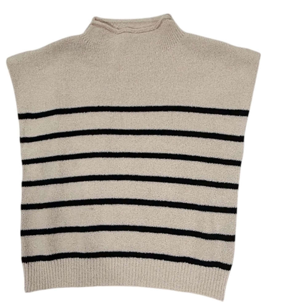 NWT. MOD ON TREND. Cream with black stripes. Size large.